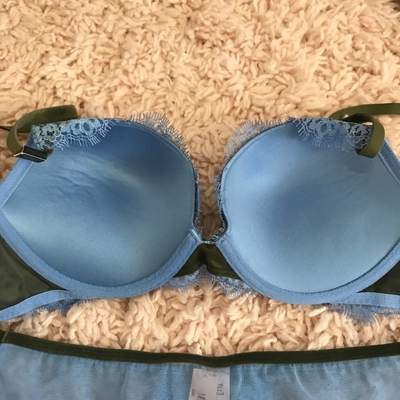 VS Lace and Velvet Bra and Panty Set! - Picture 5 of 7